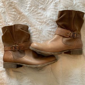 Leather medium height boots